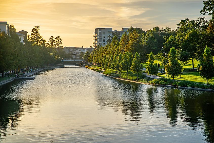 Вудлендс, Техас, водная площадь, центр города