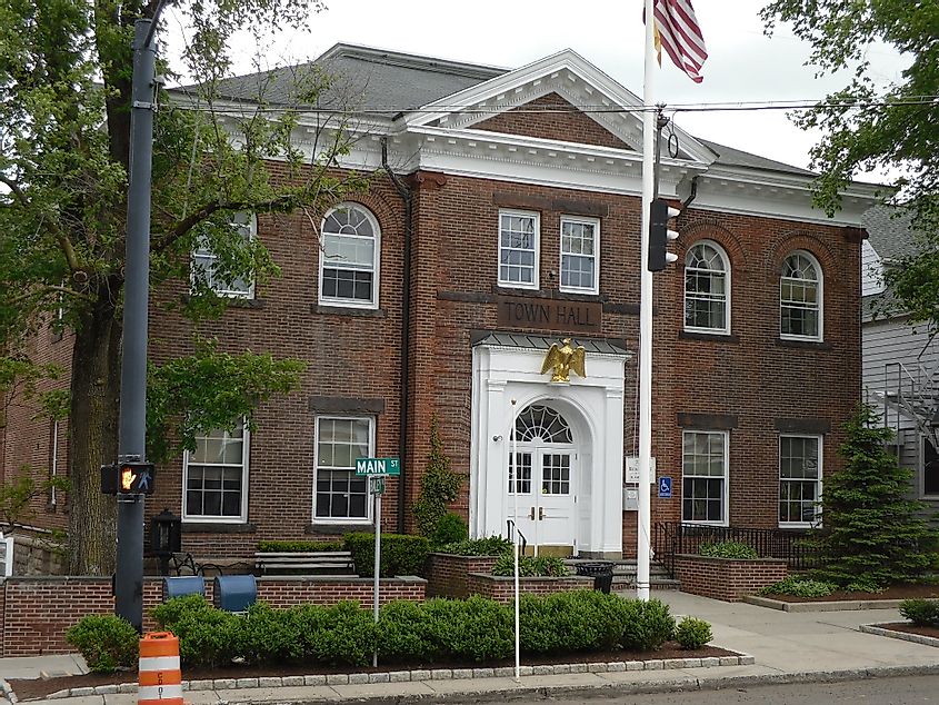 Ridgefield town hall in Connecticut, via Wikipedia
