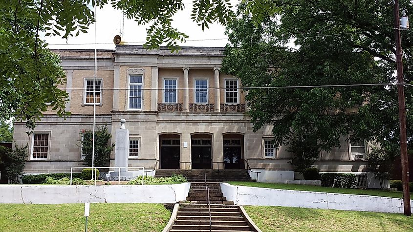 Main façade of the Lee County Courthouse