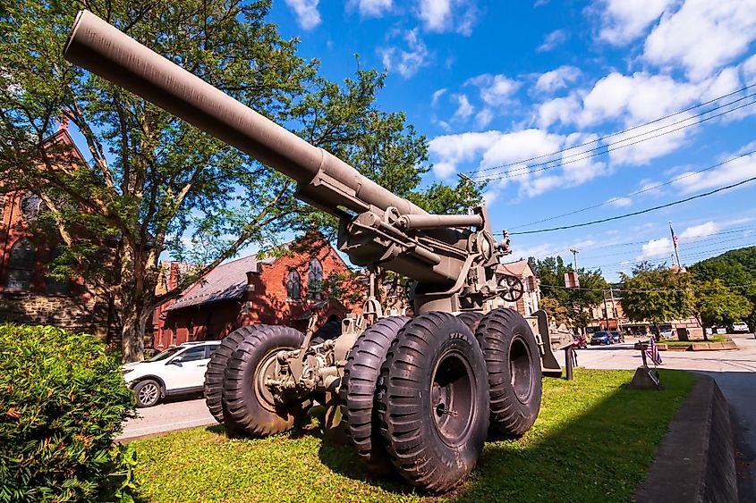 A military memorial with a Vietnam War era cannon on Central Avenue, in Oil City, Pennsylvania.