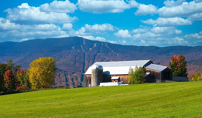 Bragg Barn in Waitsfield, Vermont during foliage season