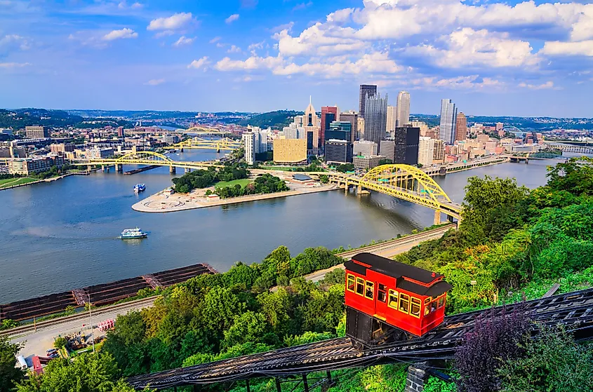  Pittsburgh, Pennsylvania, downtown skyline and incline.