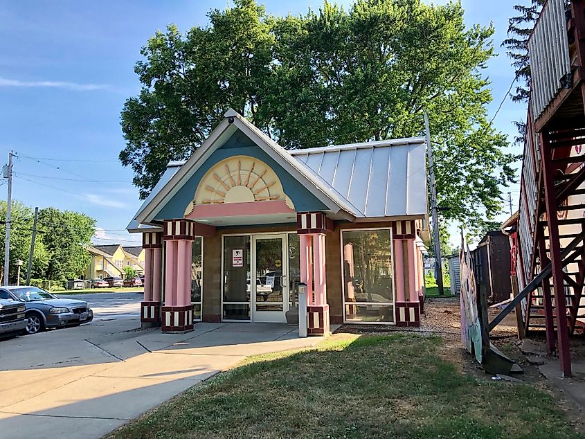 A Public Comfort Station in Rising Sun, Indiana