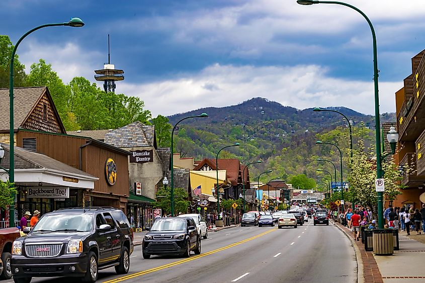A shot of a main street in Gatlinburg, Tennessee, via Dawid S Swierczek / Shutterstock.com