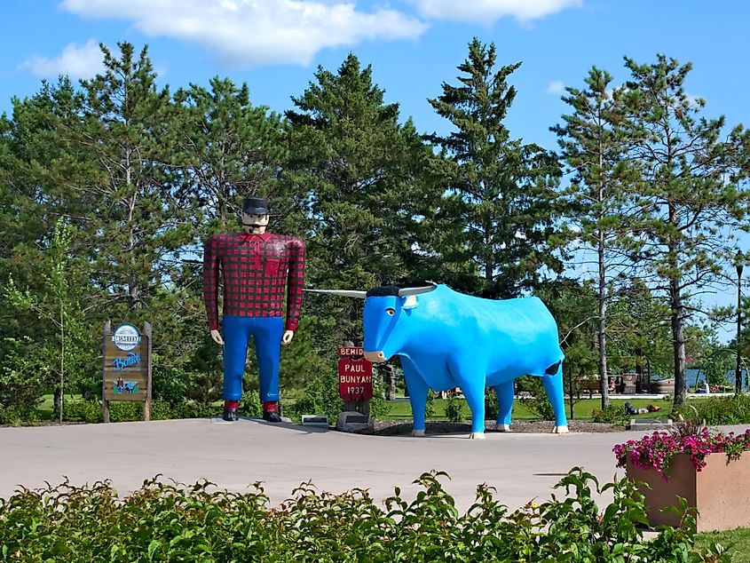 Paul Bunyan and Babe the Blue Ox, popular, often photographed road side attraction statues of the legendary lumberjack and his sidekick. Editorial credit: Edgar Lee Espe / Shutterstock.com