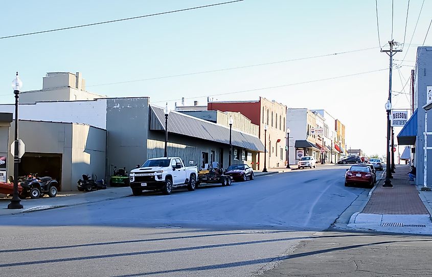 The town square businesses in the morning in Mexico, Missouri, via Sabrina Janelle Gordon / Shutterstock.com