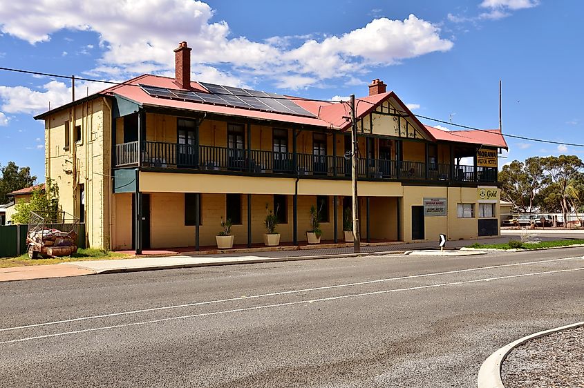 View of the Morawa Motor Hotel, Solomon Terrace, Morawa, Western Australia
