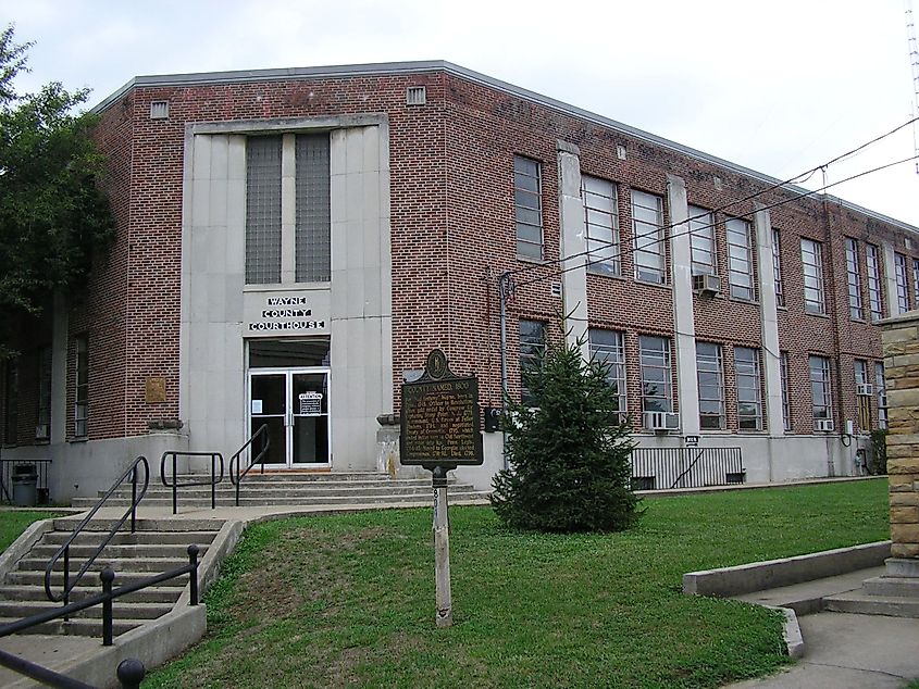 Wayne County courthouse in Monticello, By I, W.marsh, CC BY-SA 3.0, https://commons.wikimedia.org/w/index.php?curid=2483540