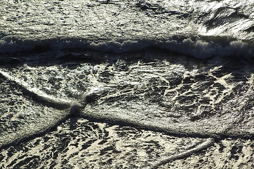 Cross sea waves in the Pacific Ocean