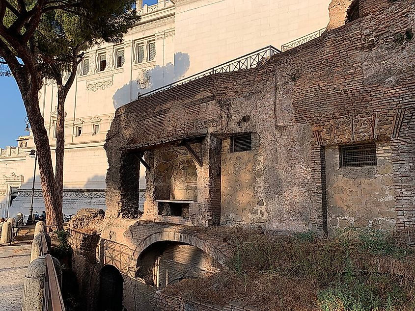 Remains of the top floors of an insula near the Capitolium and the Insula dell'Ara Coeli in Rome
