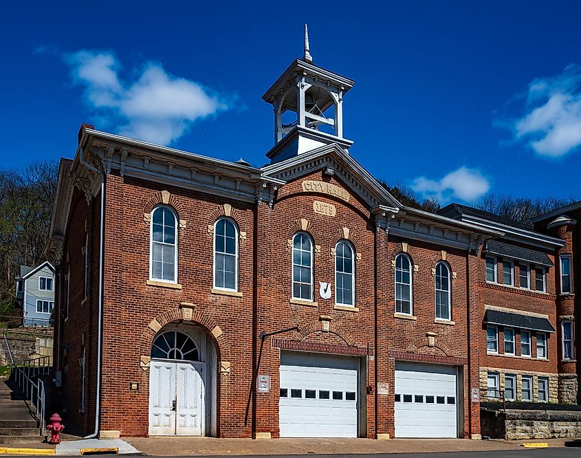 The 1879 Fountain City Hall and Fire Station is a historic site.