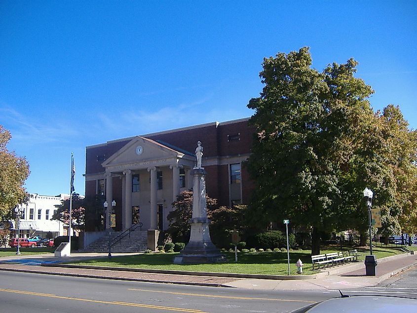 Hopkins County Courthouse in Madisonville, Kentucky