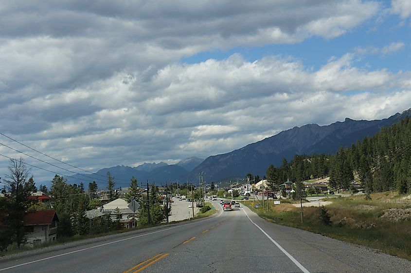 Looking north on BC Hwy 93/95 at Radium Hot Springs