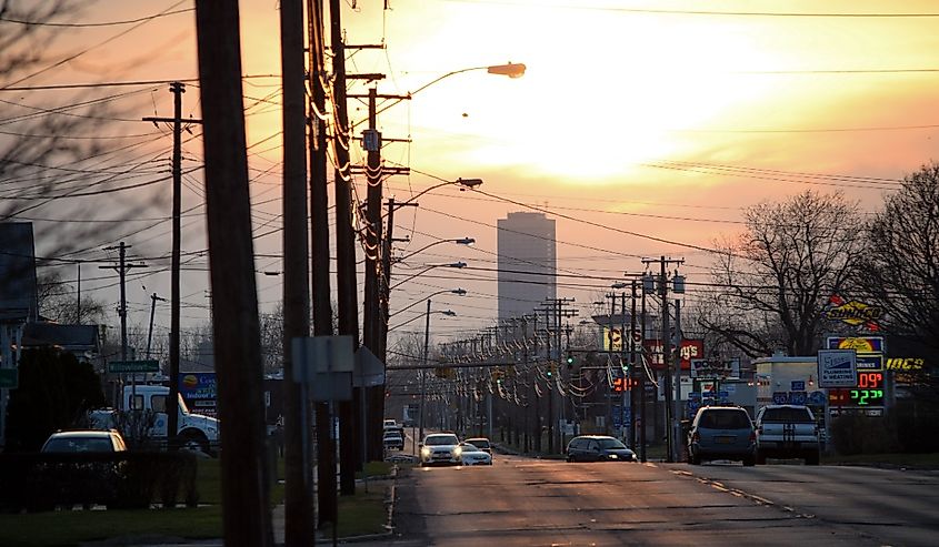 Dingens Street with street lamps and cables near Niagra Falls in sunset