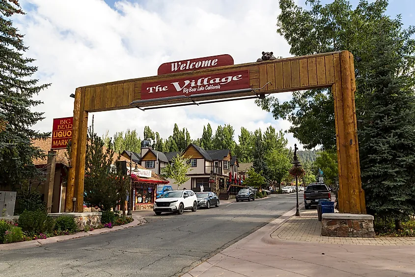 Wooden entrance to the town of Big Bear Lake
