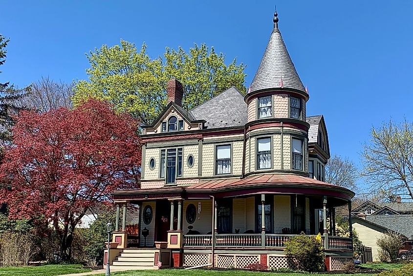 House with Victorian architectural style at 400 West Moore Street in Hackettstown, New Jersey.