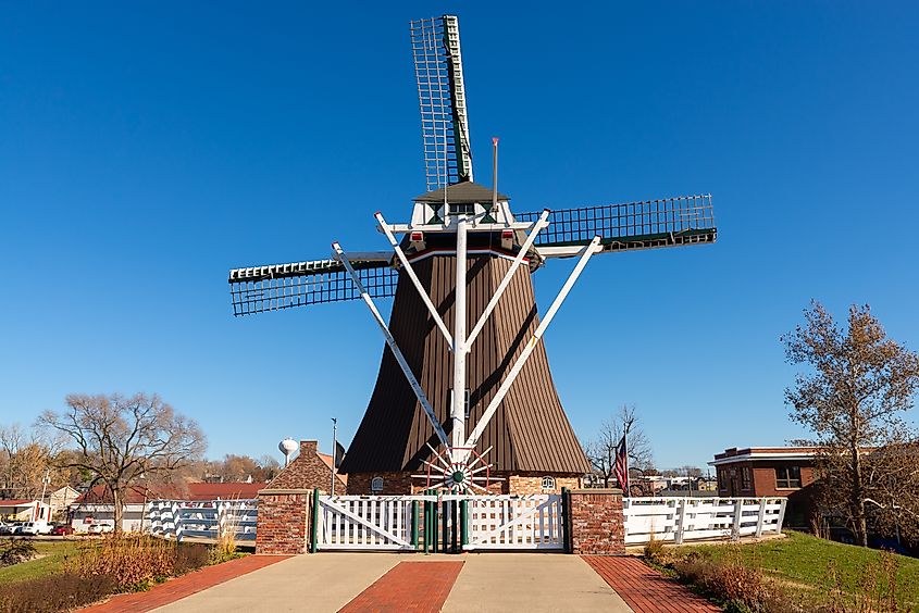 De Immigrant Windmill in Fulton, Illinois. Image credit: EJRodriquez - stock.adobe.com.