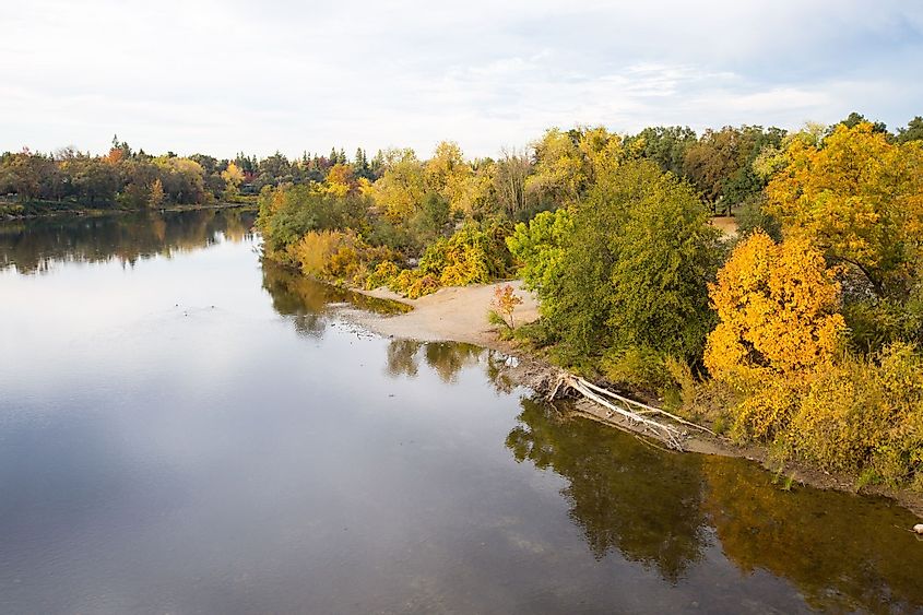 American River scenery in the fall season.