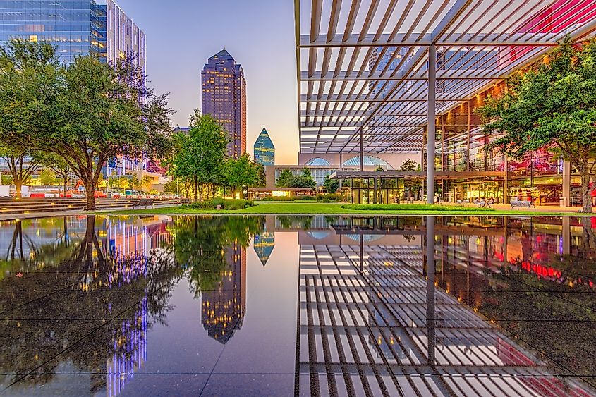 Downtown Dallas, Texas, USA reflection in the water