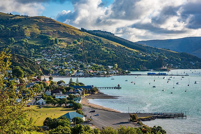 Красивый город Акароа в Новой Зеландии