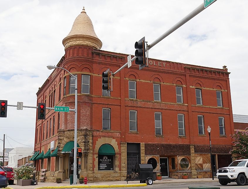 Close up of the Foley Building in Eufaula where the fighting for the McIntosh County seat war occurred in June 1908, via RaksyBH / Shutterstock.com