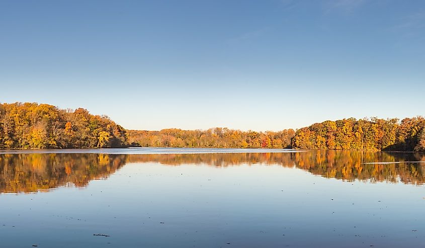 Fall colors at Lake Accotink