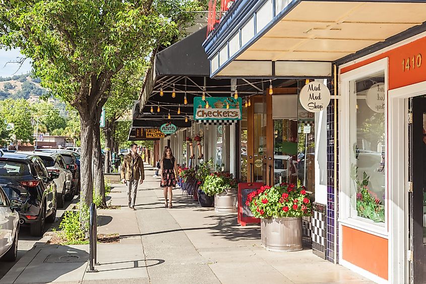 Calistoga, California: Buildings on the streets of Historic Calistoga is a popular tourist stop at the north end of Napa Valley wine country.