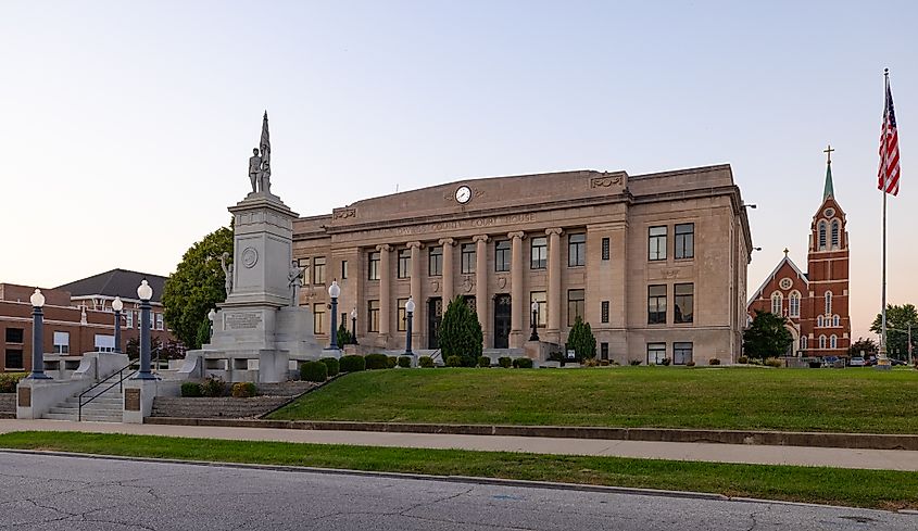 The Daviess County Courthouse and it is Civil war monument