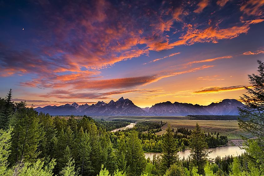 Colorful sunset at Snake River Overlook in Grand Teton National Park, WY.