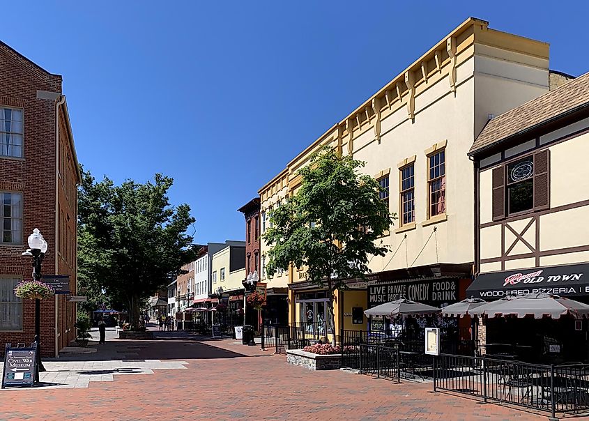 Loudoun Street Mall in Winchester, Virginia. Image credit: APK, via Wikimedia Commons.