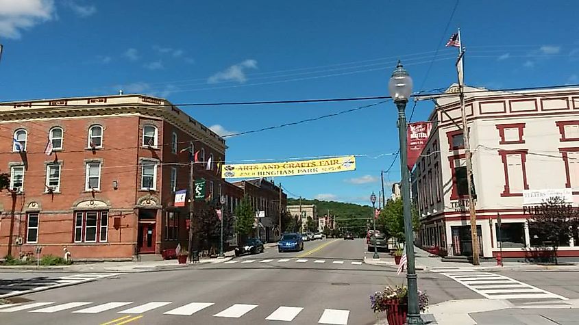 Main Avenue, Hawley, PA, By Jillcarletti - Own work, CC BY-SA 4.0, https://commons.wikimedia.org/w/index.php?curid=48938424