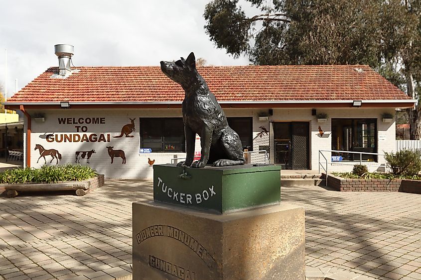 Gundagai, New South Wales: The Dog on the Tuckerbox, an historical monument