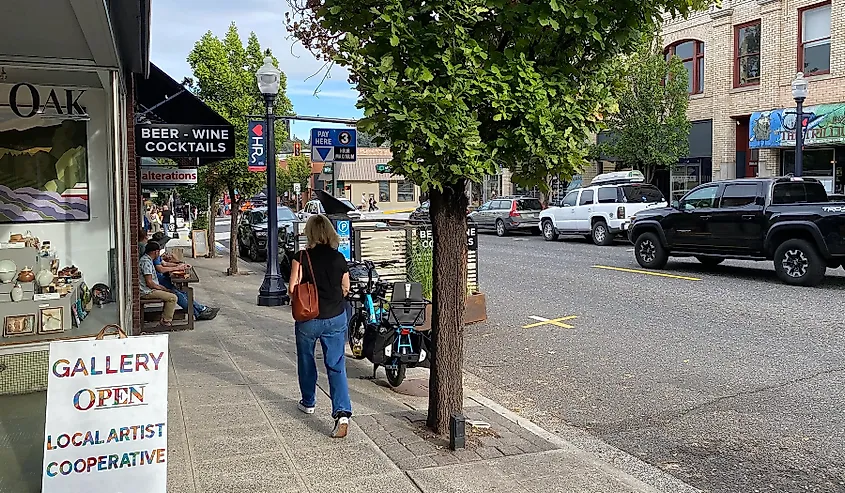 Art and cocktails in downtown Hood River.