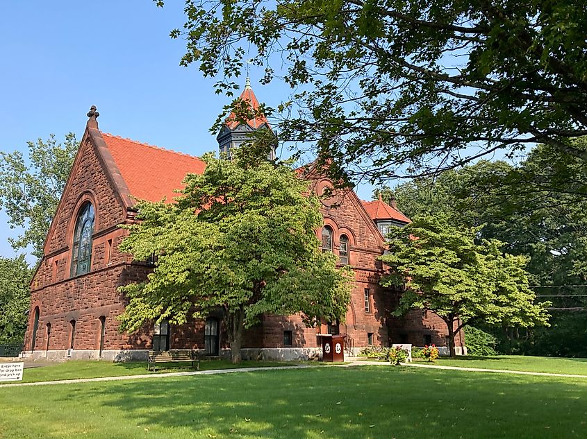 The public Clapp Memorial Library in Belchertown, MA. Editorial credit: Emma'sPhotos / Shutterstock.com