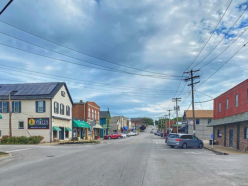 Looking north on Central Avenue in Eureka, Missoui. O'dell's Irish Pub & Ale House visible on the left and Joe Bicardi's Ristorante visible on the right.