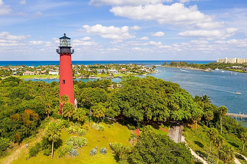 Jupiter Lighthouse with ocean view on a sunny spring day