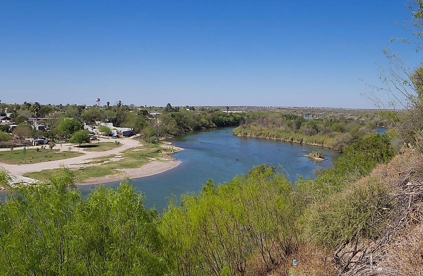 A view from Roma overlooking the Rio Grande. 