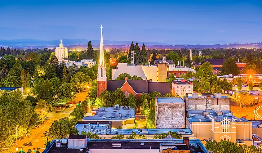 Salem, Oregon, town skyline at dusk