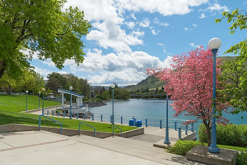 The beautiful Lake Chelan Riverwalk in Chelan, Washington.