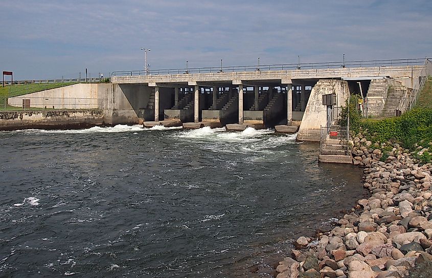 Winnibigoshish Lake Dam from the left bank of the Mississippi River