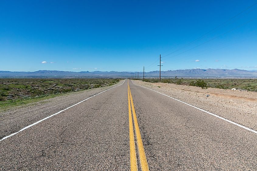 Freeway in the Mohave valley in Arizona, USA with mountains at horizon.