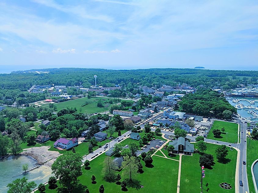Aerial view of Put-In-Bay, Ohio, via East Washington Street in Chagrin Falls, Ohio, via Lynne Neuman / Shutterstock.com