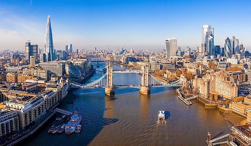  Beautiful panorama of London Tower Bridge.