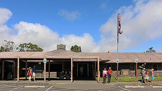 [[File:Crater Rim Drv, Hawaii Volcanoes National Park, Mountain View. Wikicommons