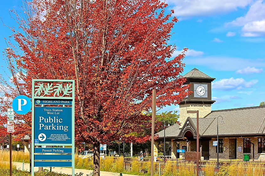 A vibrant red tree during fall in the town of Highland Park, Illinois. Editorial credit: Michael Heimlich / Shutterstock.com