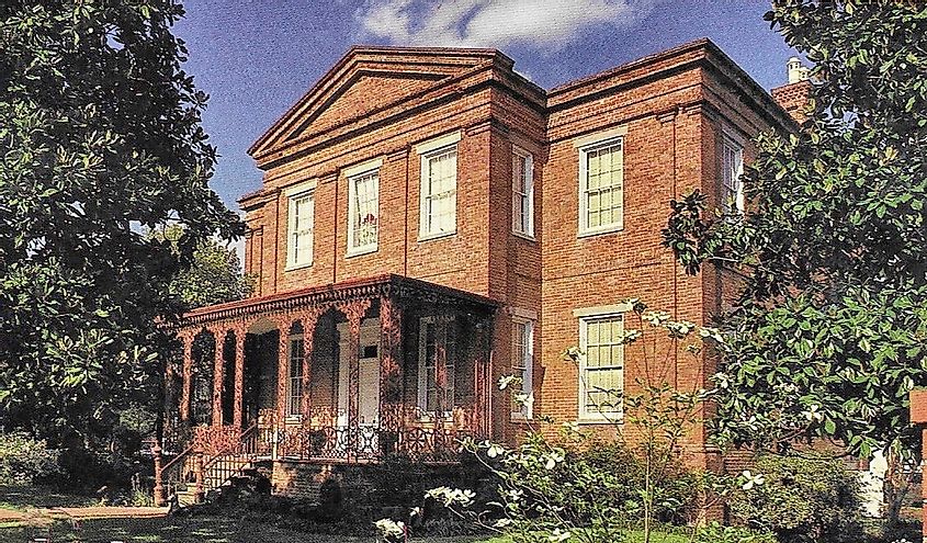The Stephen D. Lee House in Columbus, Mississippi, was built in 1847 by Thomas Garton Blewett. 
