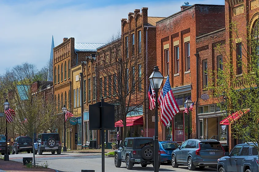 Street view in Jonesborough, Tennessee, USA, showcasing its historic charm and scenic surroundings.