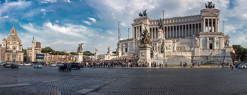 A view from the Piazza Venezia, looking towards Altare della Patria from the North-West