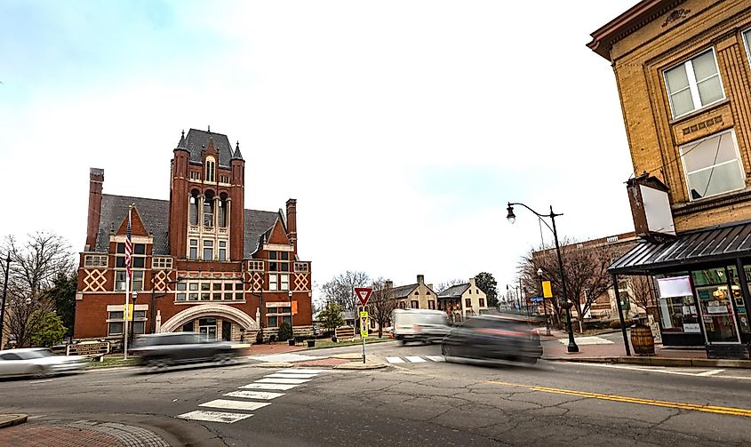 Traffic in front of the old Nicols county courthouse in Bardstown, Kentucky