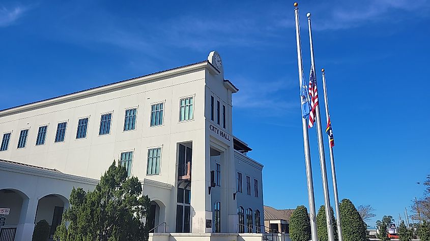 D'lberville City Hall. By PoliticsIsExciting - Own work, CC BY-SA 4.0